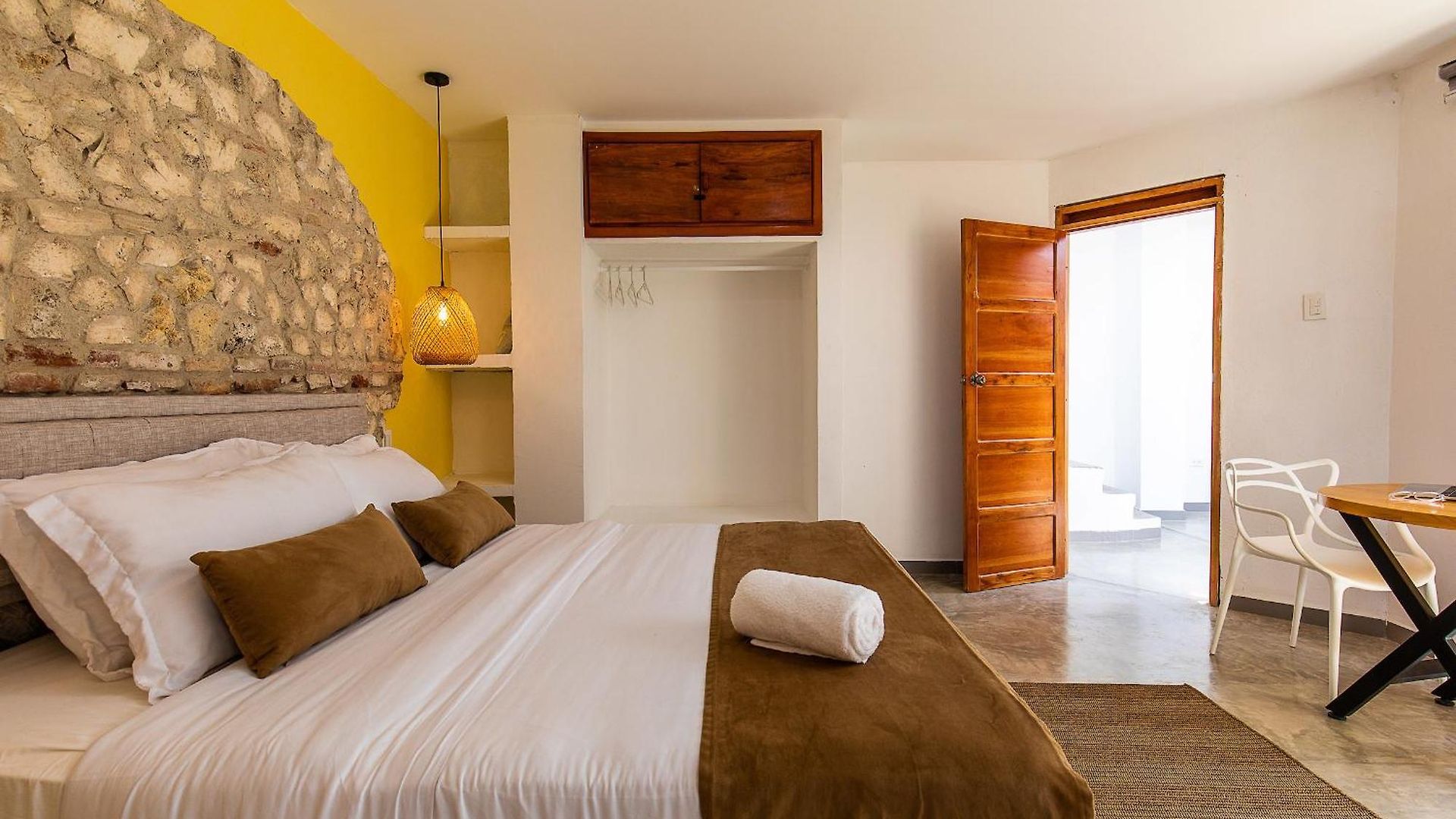 House With Private Pool & Rooftop Сasa de vacaciones