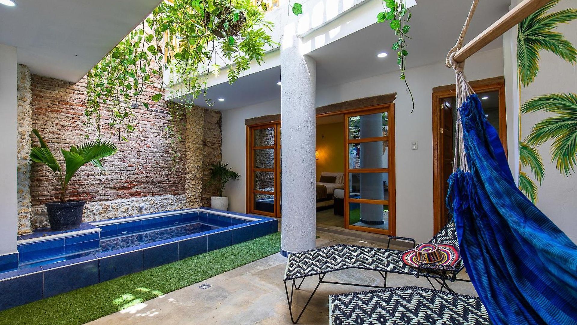House With Private Pool & Rooftop