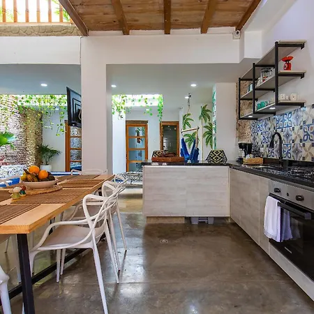 Сasa de vacaciones House With Private Pool & Rooftop