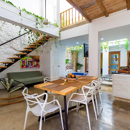 House With Private Pool & Rooftop Сasa de vacaciones