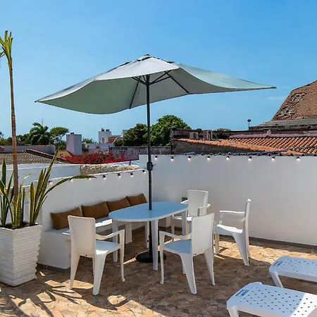 House With Private Pool & Rooftop Сasa de vacaciones